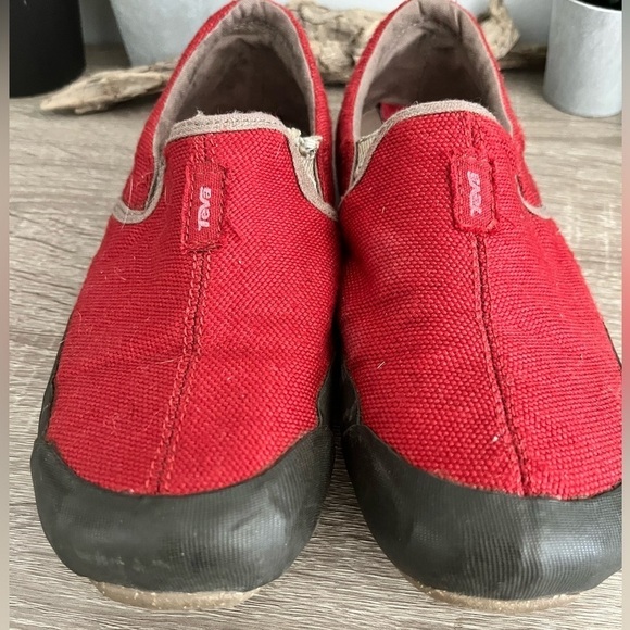 Teva Red Canvas Walking Hiking Shoes - Picture 3 of 5